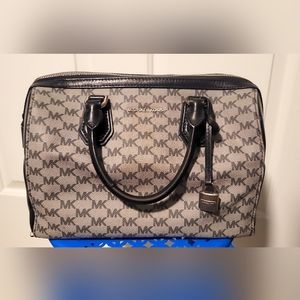 Micheal Kors Purse